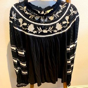 Maeve by Anthropologie embroidered peasant top